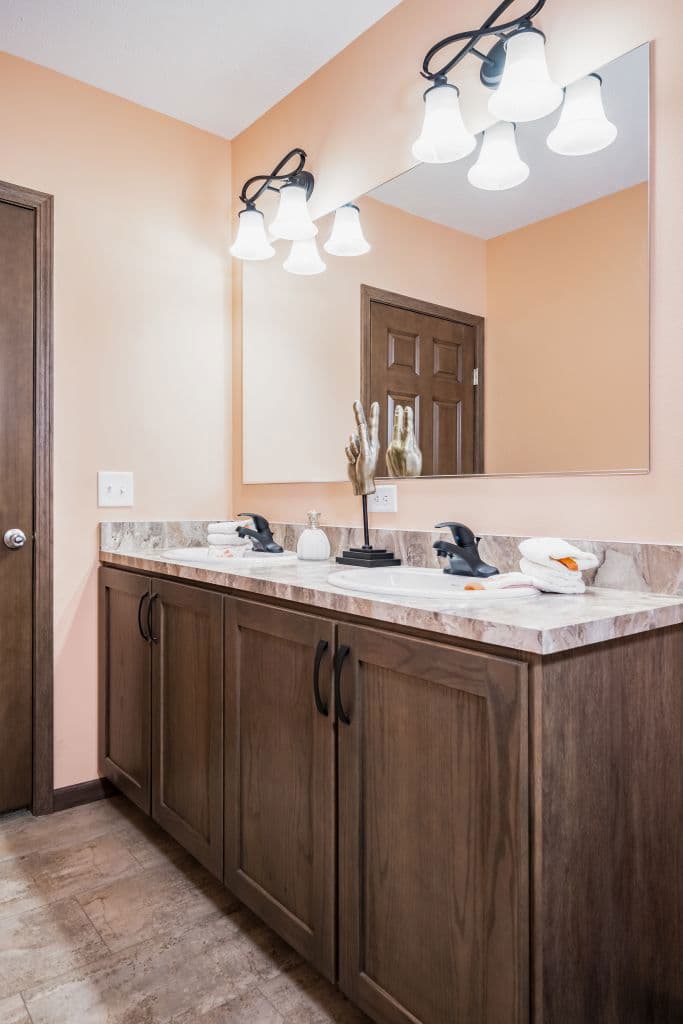 Limited 4 bathroom home features