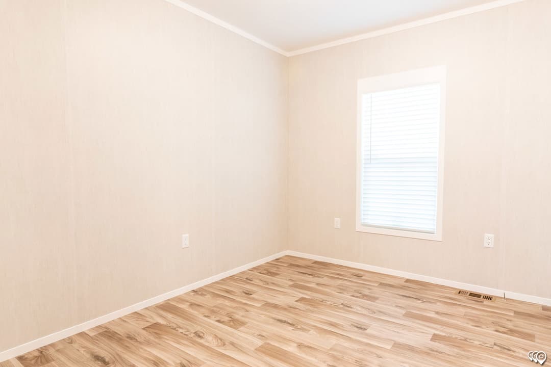 Arc1680-8012 bedroom home features