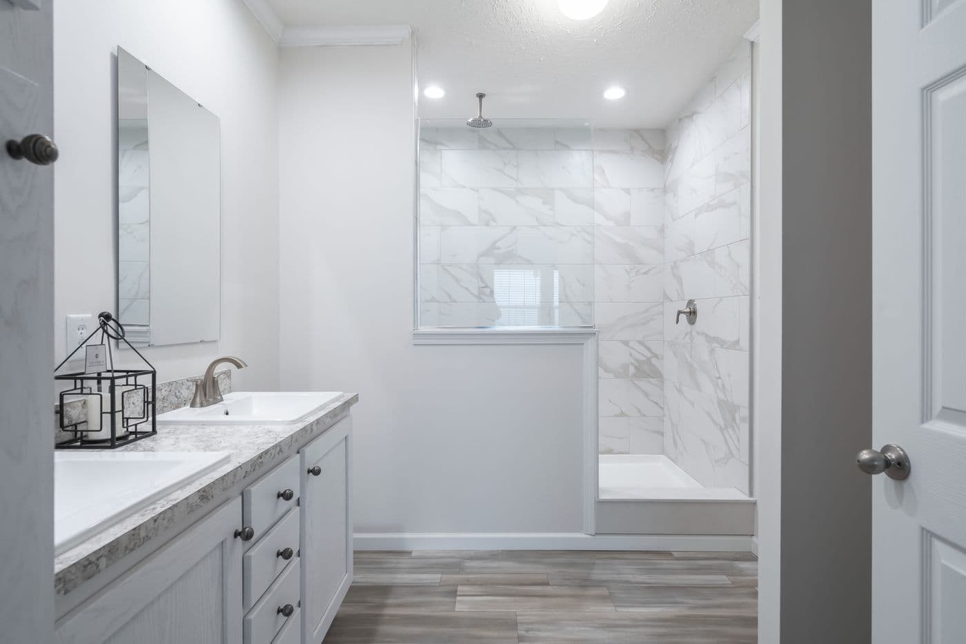 3542 hud 56x28 cavalier select bathroom home features