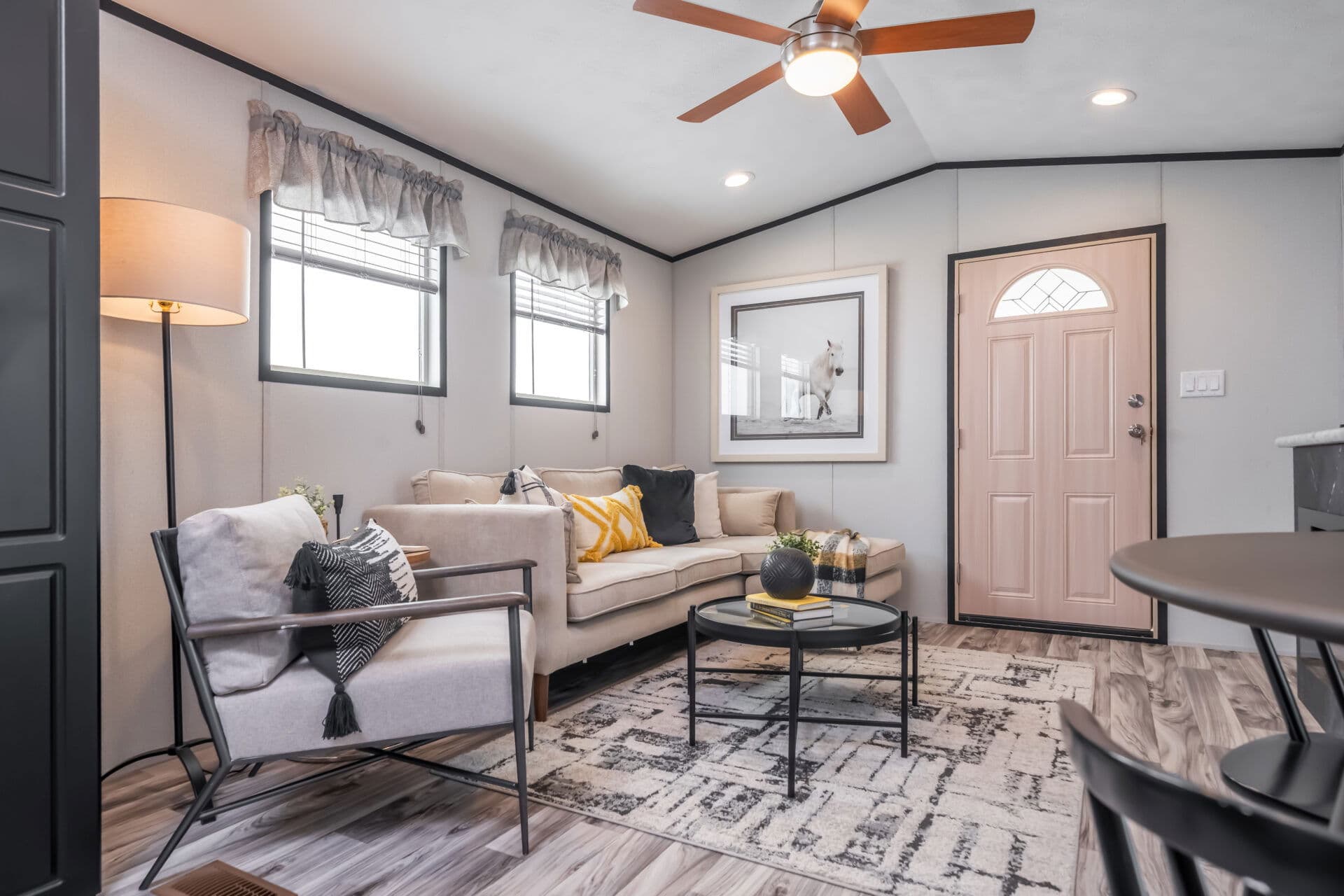 Select s-1240-11fla interior home features