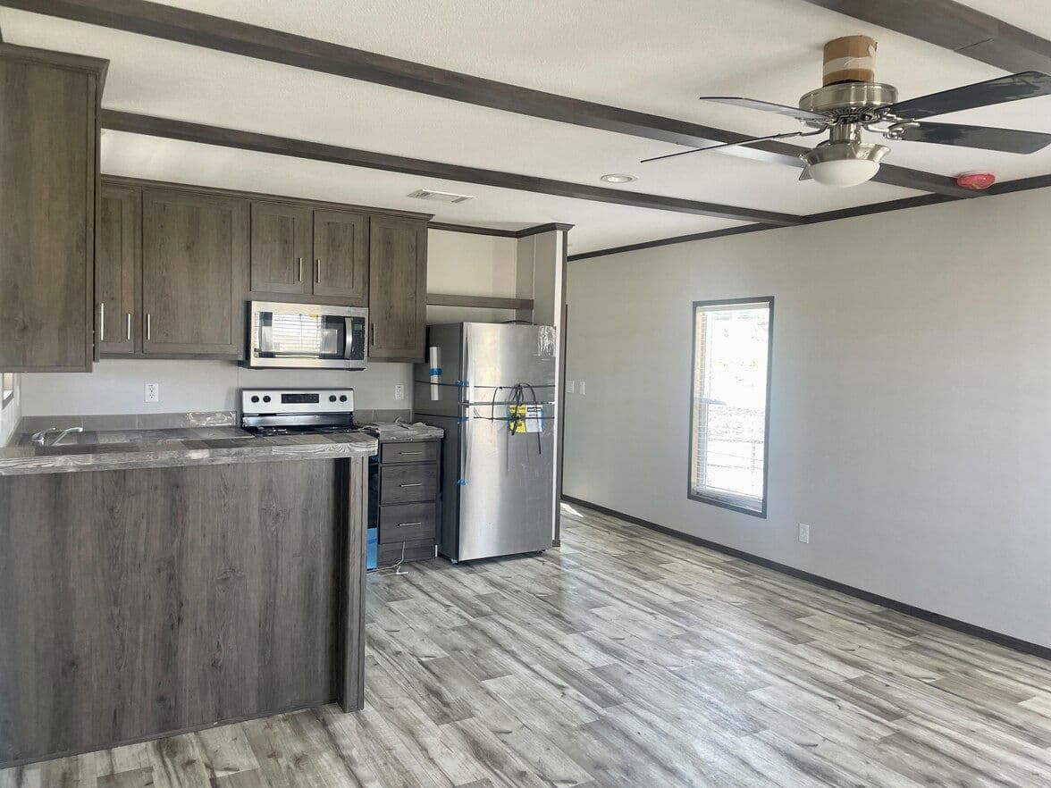 Pinnacle 16401p kitchen home features