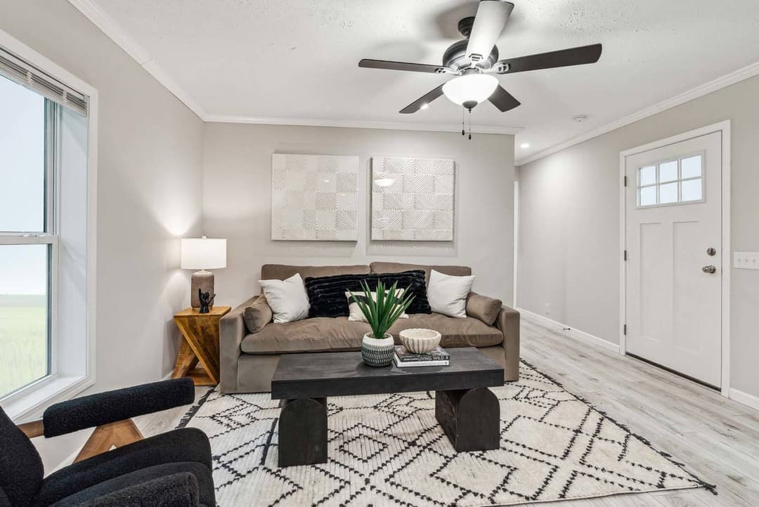 Bay springs c804 interior home features