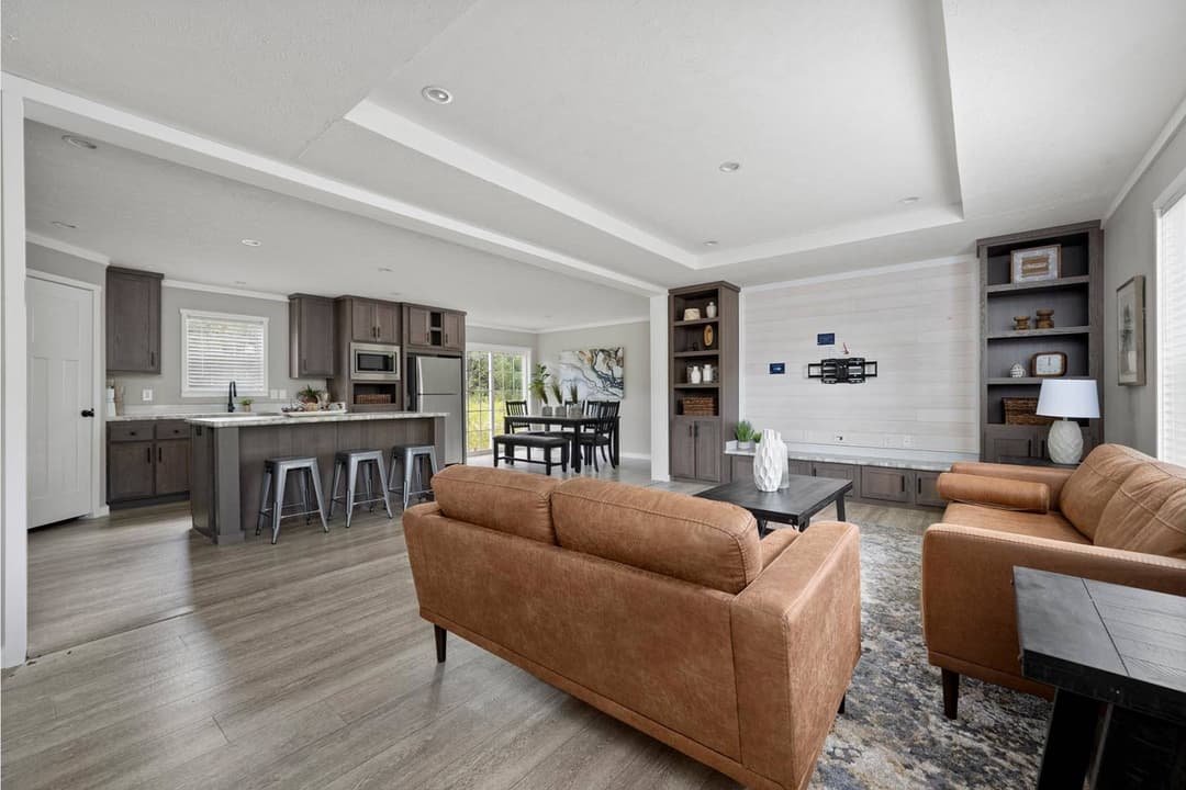 Pursuit interior home features