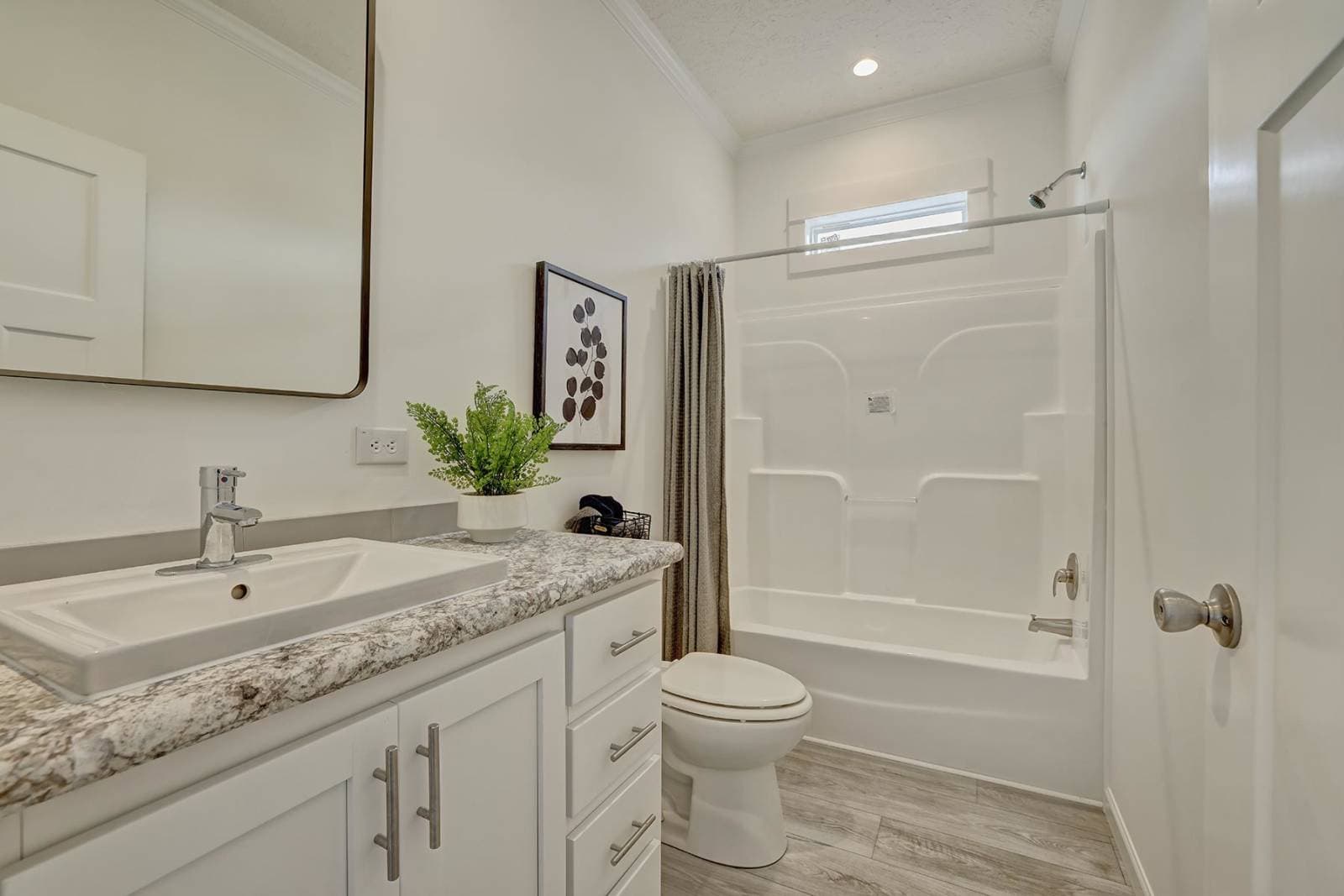 Ironclad 2856-08 bathroom home features