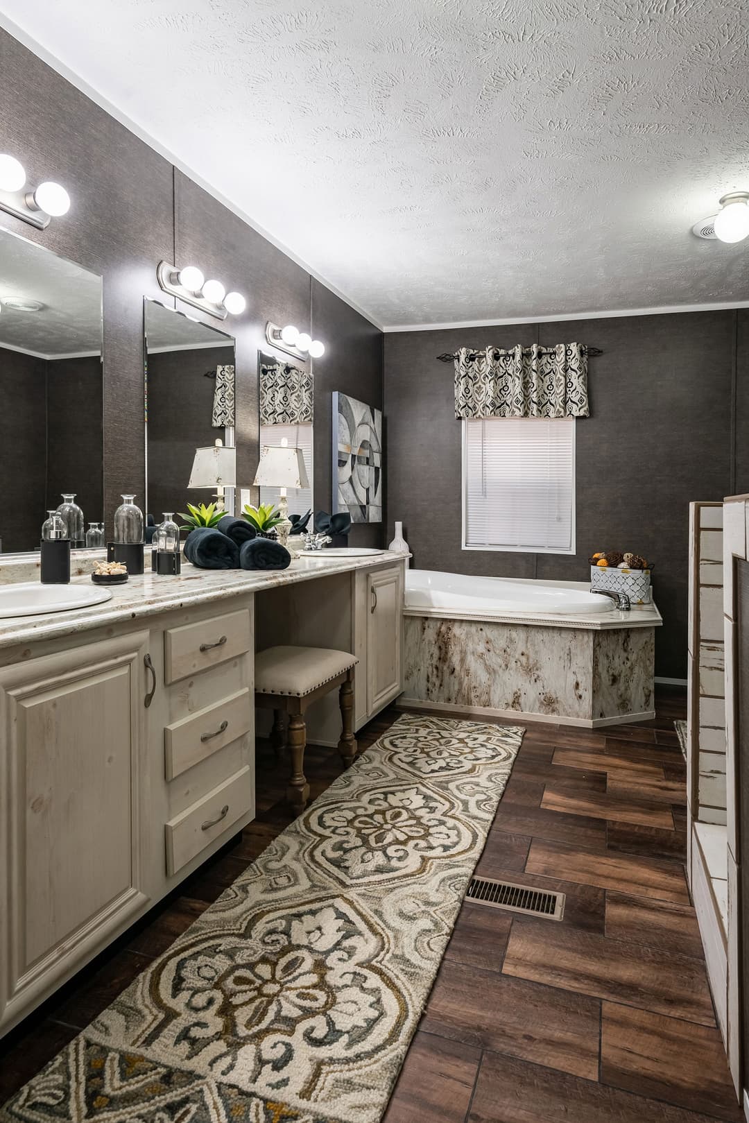 Md-39-32 bathroom home features