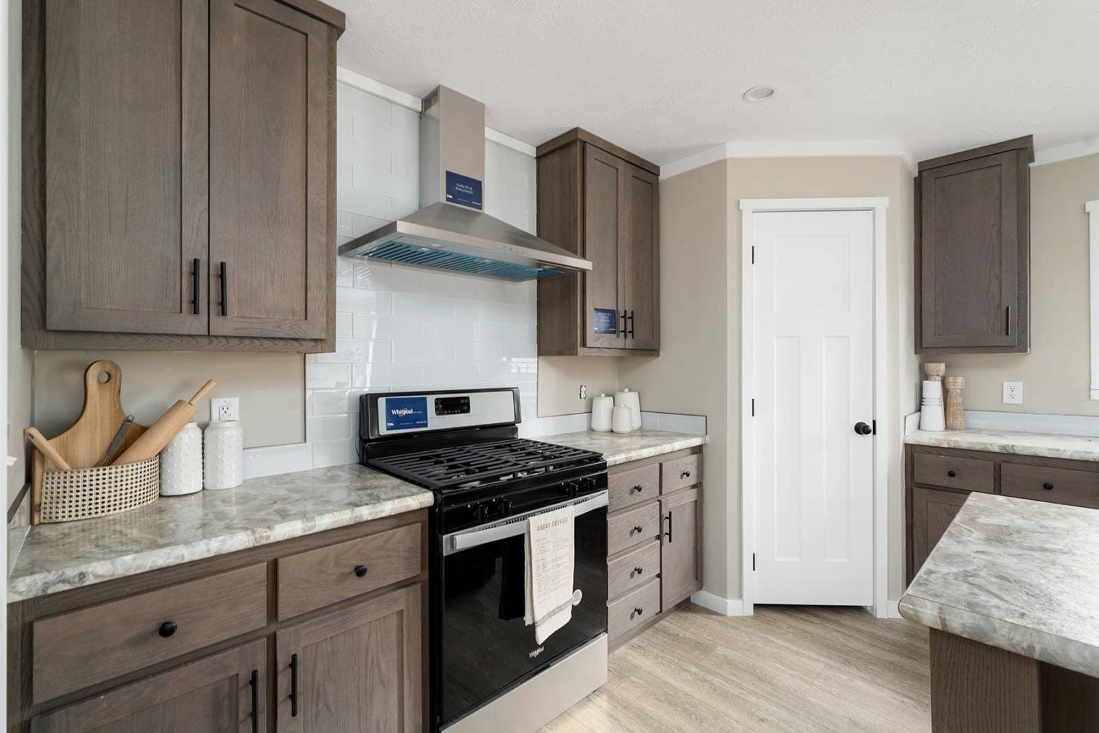 Pursuit kitchen home features