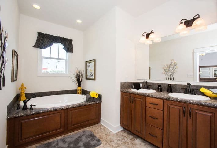 Baxter 42483a bathroom home features