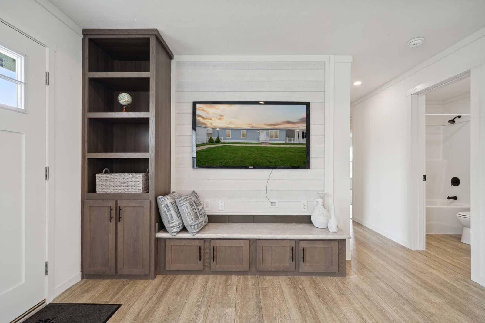 Encore interior home features