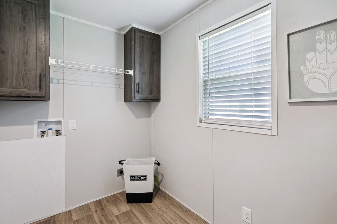 Valor 16763n interior home features