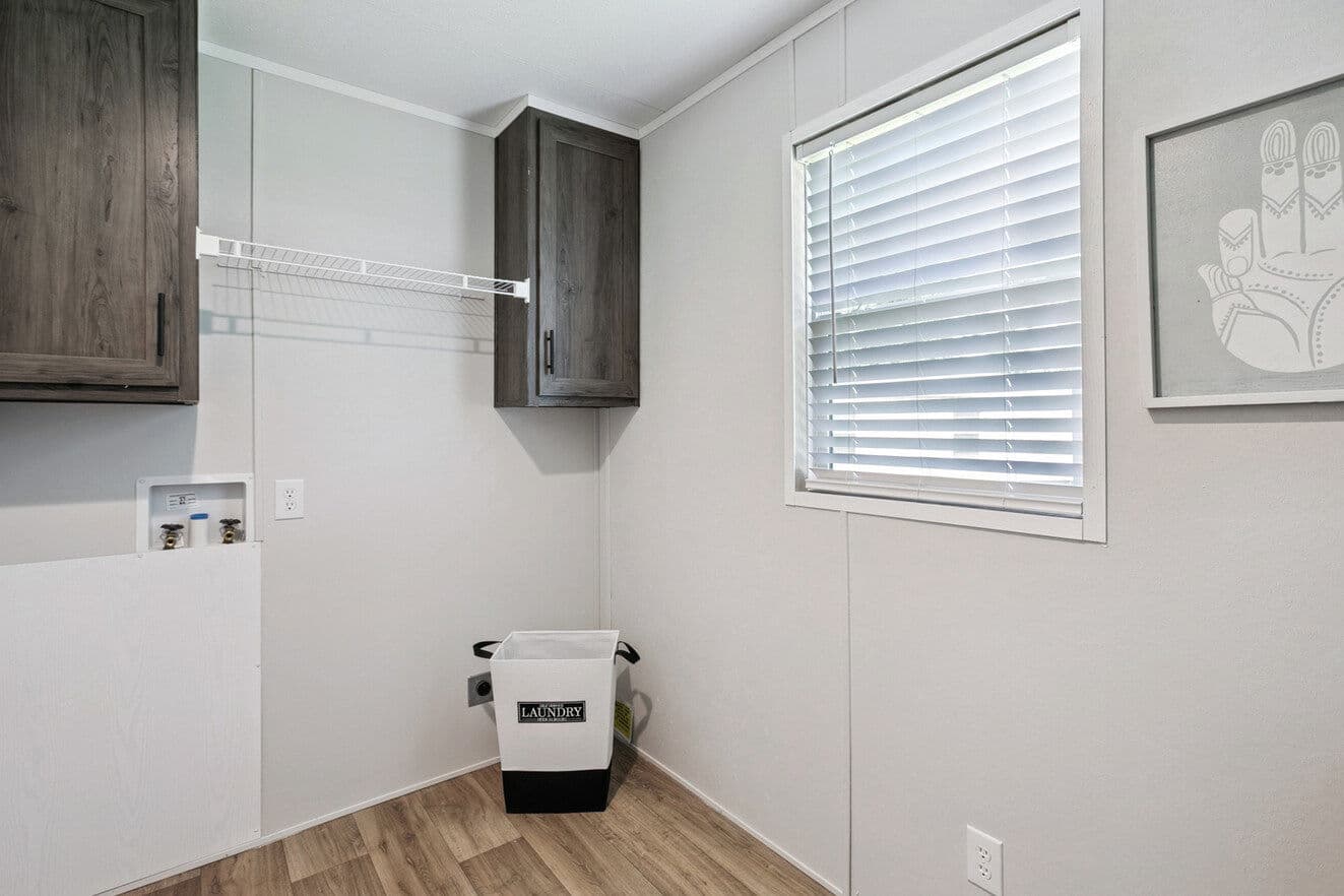 Valor 16763n interior home features