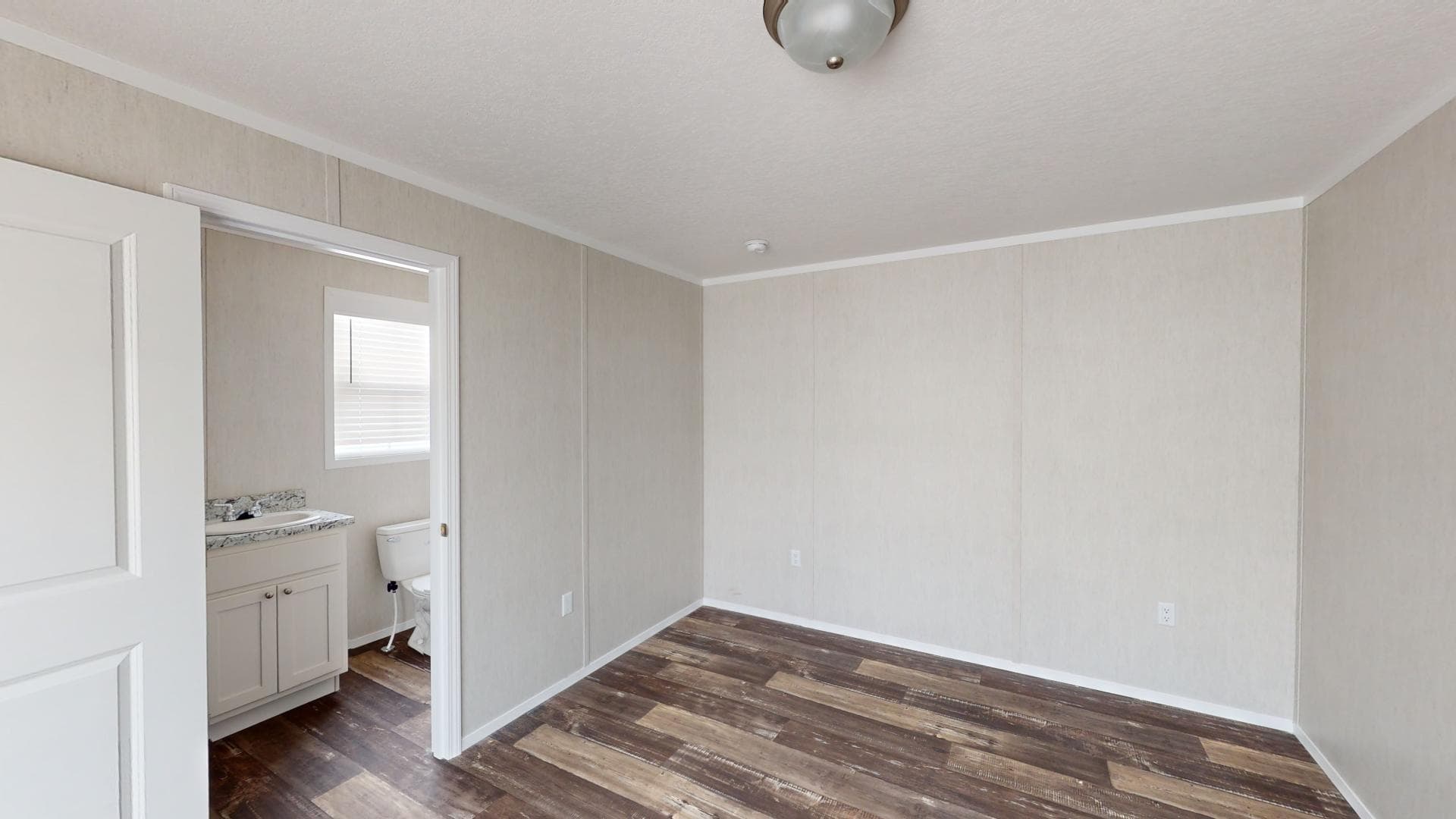 Arc1664-7005 bedroom home features