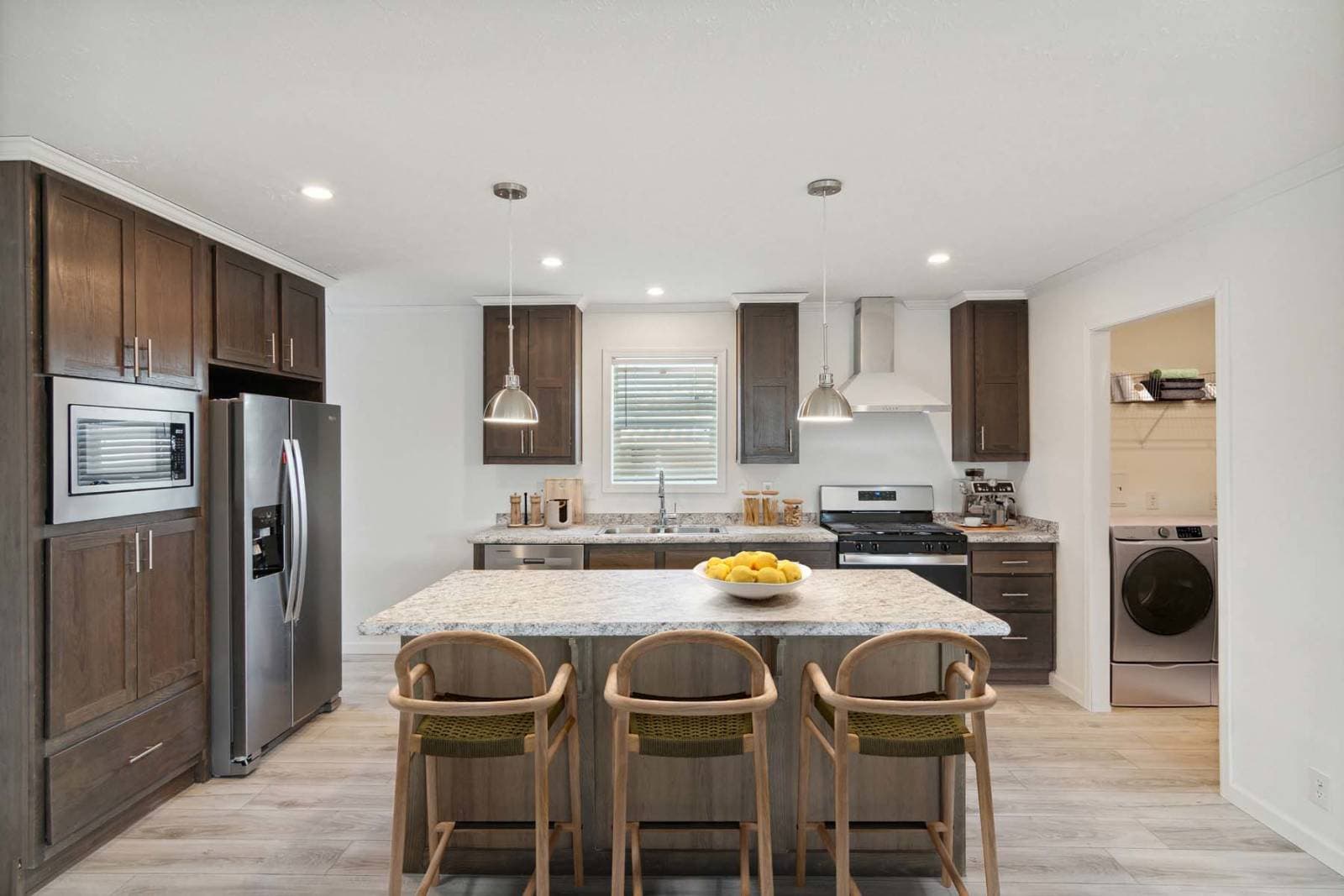 N679 kitchen home features