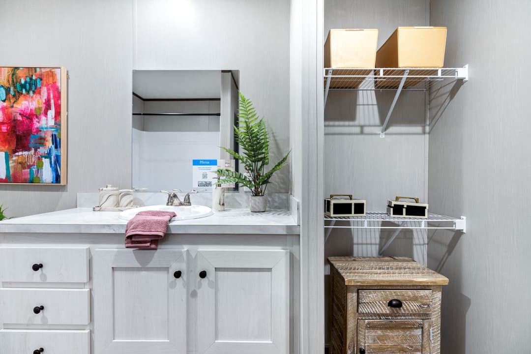 Homestead 16763a bathroom home features