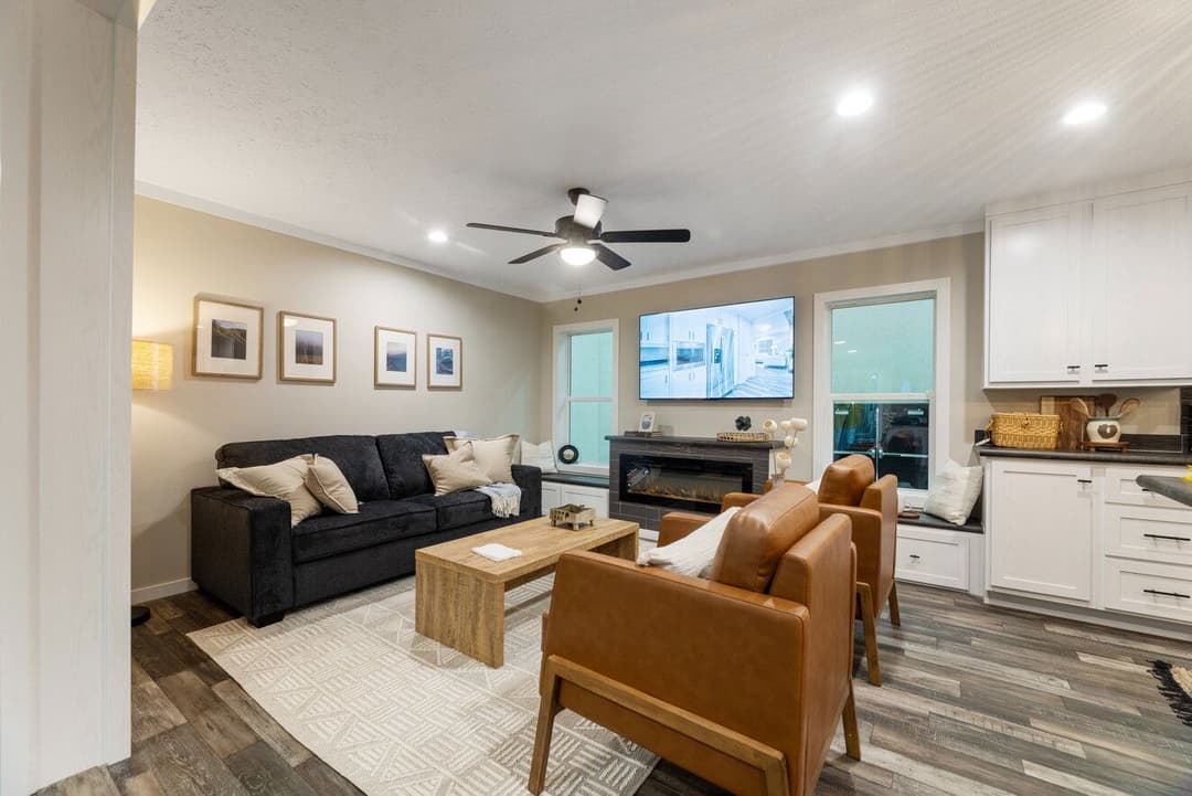 Stratos 28643b interior home features