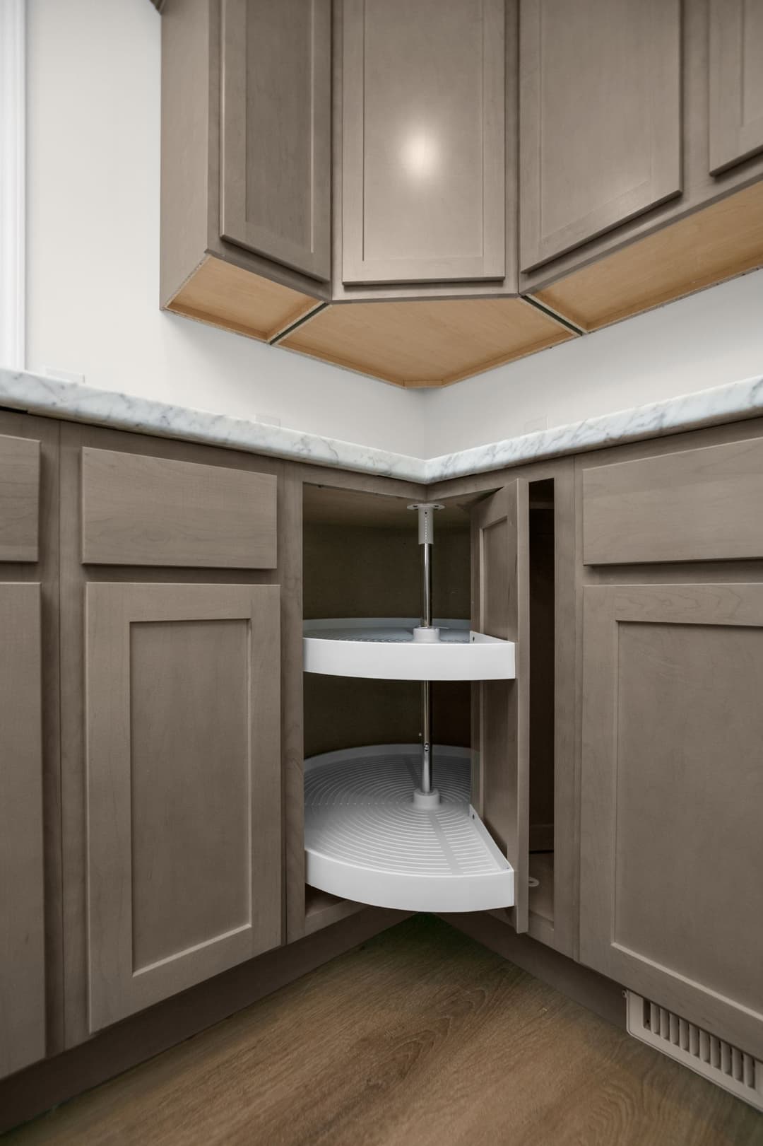 Upper manhattan kitchen home features