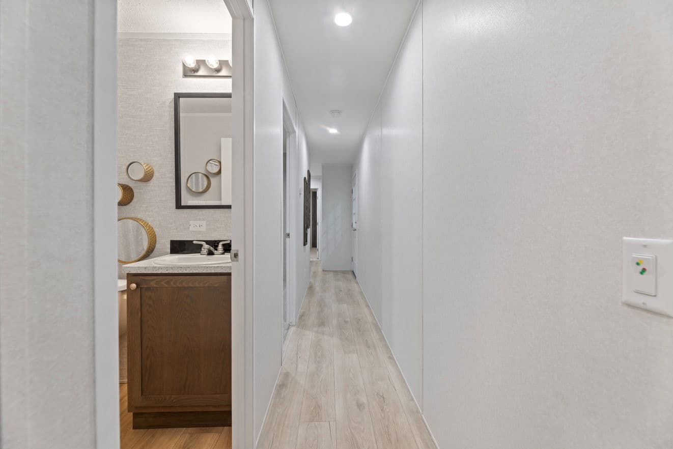 Carson 24532 interior home features