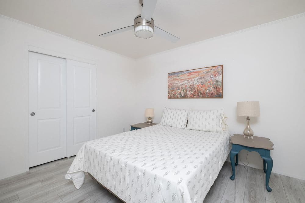 Everglade bedroom home features