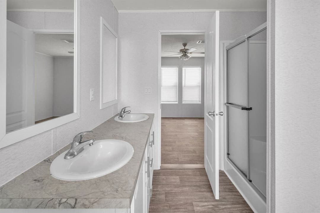 Valu maxx 28563m interior and bathroom home features