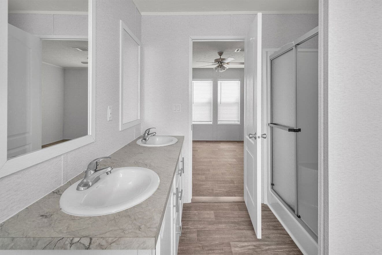 Valu maxx 28563m interior and bathroom home features