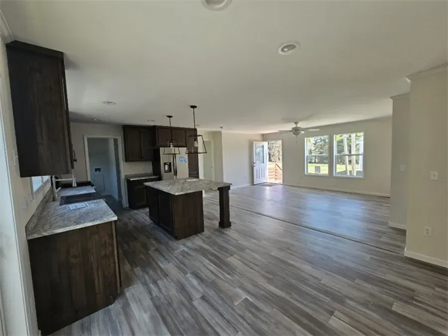 Spinel 64 interior home features