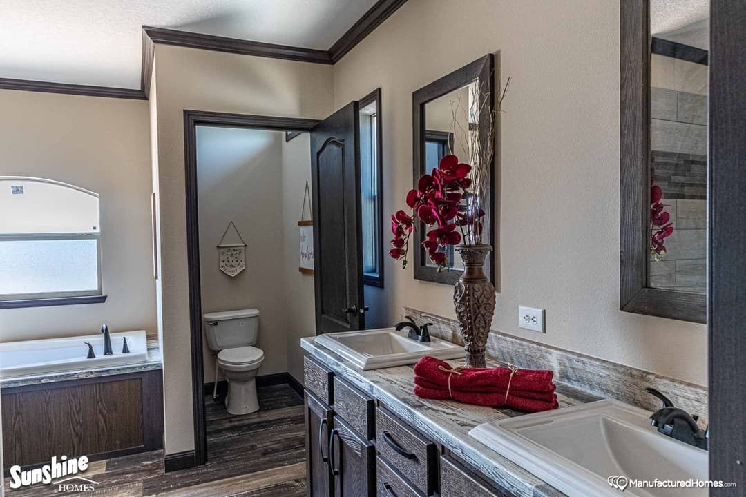 Pri3268-2004 bathroom home features