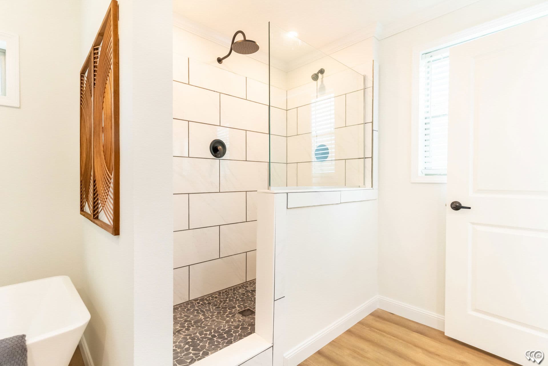 Pri3280-2071 bathroom home features