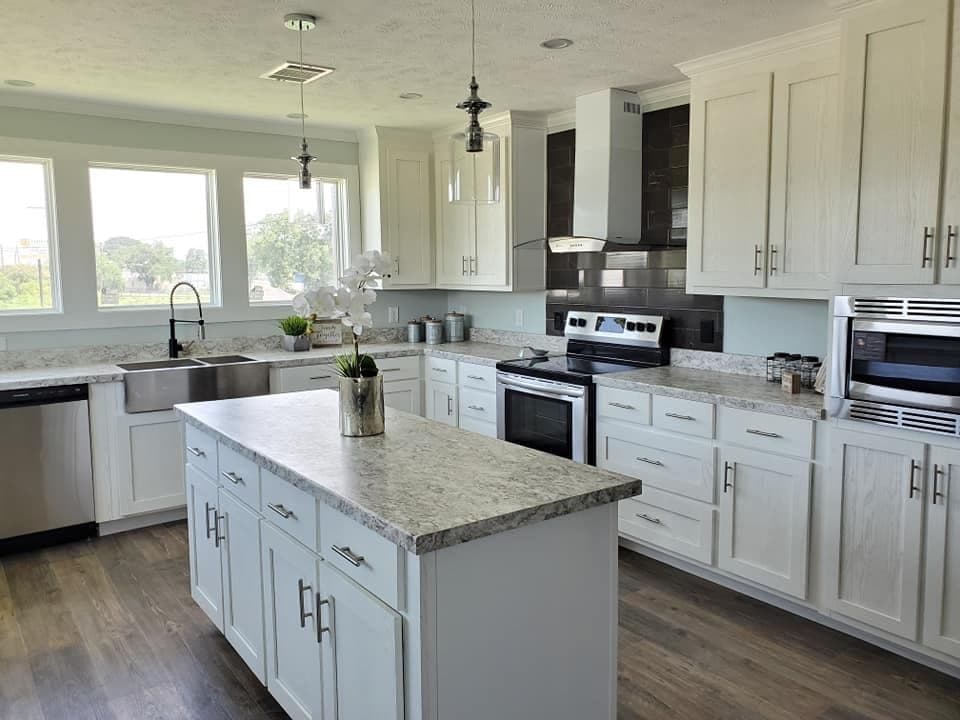 Kinlock falls kitchen and hero home features