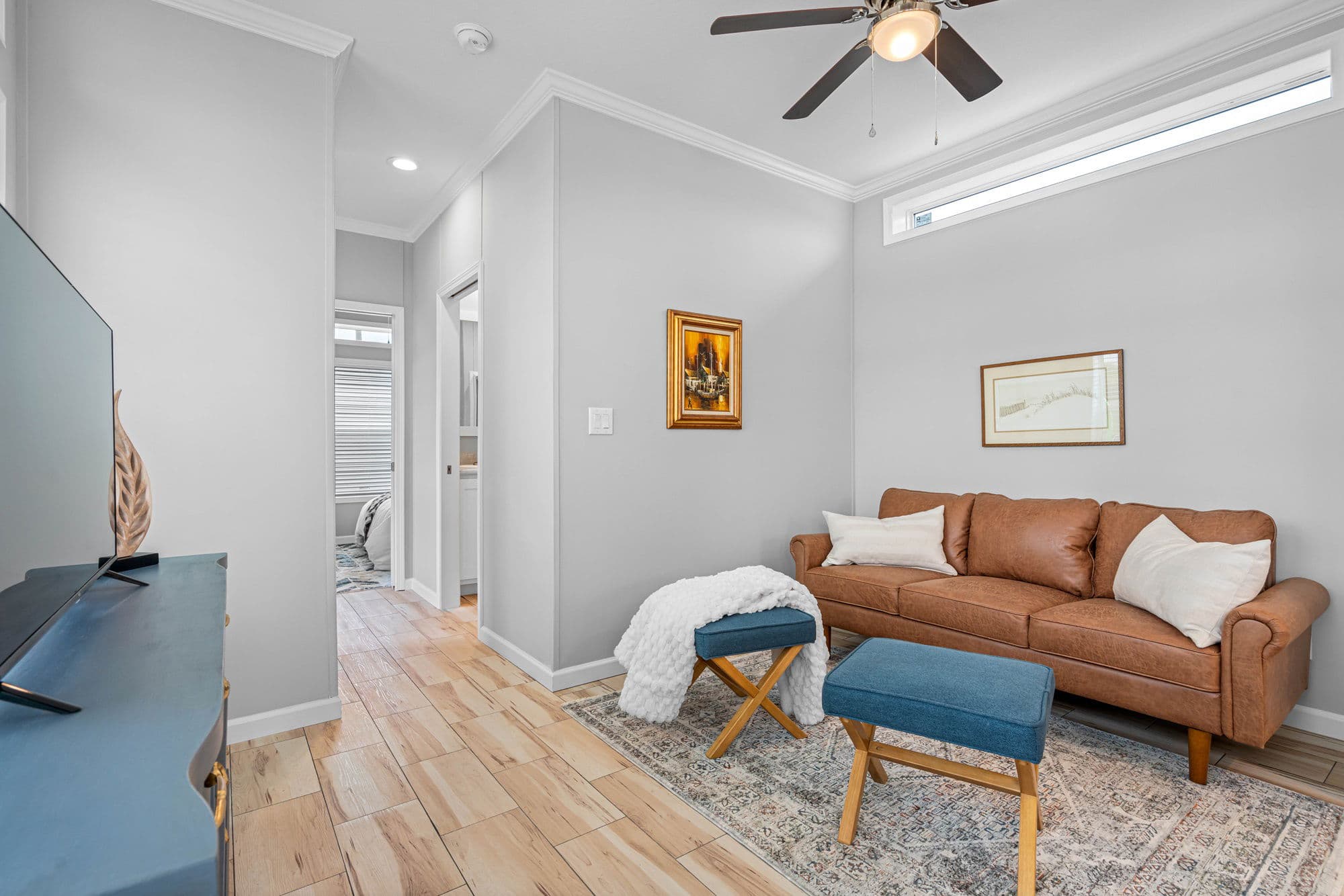 Daisy interior home features