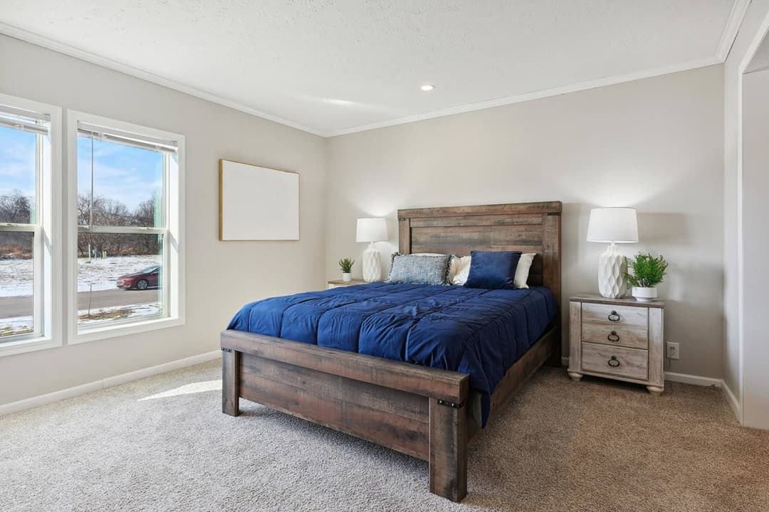 N620 bedroom home features