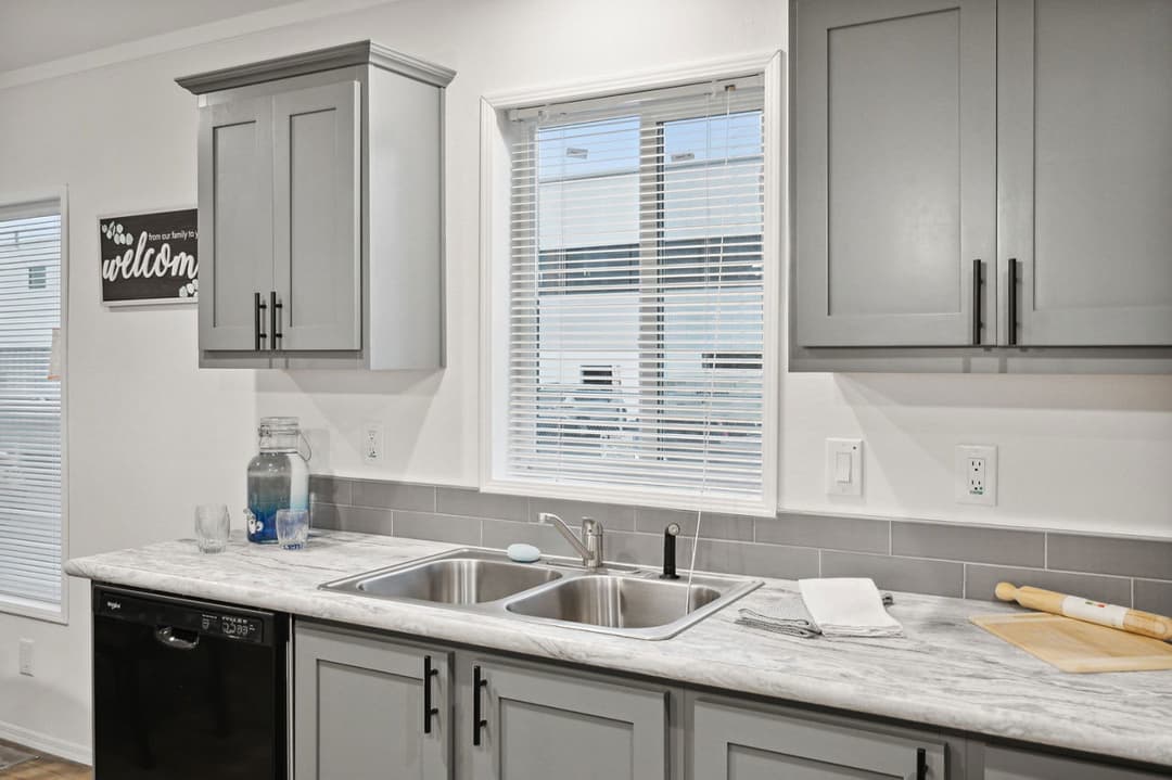 Millcreek 4400-6 kitchen home features