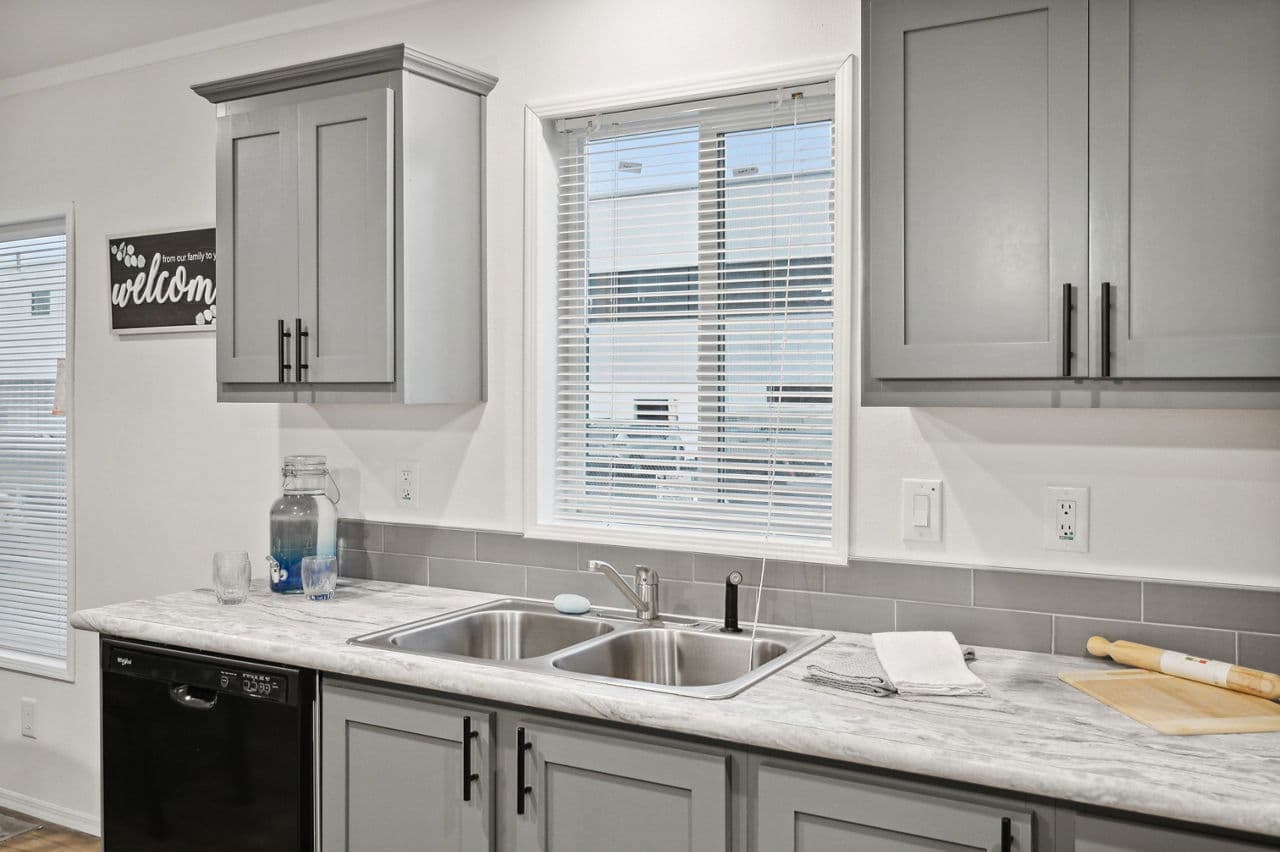 Millcreek 4400-6 kitchen home features