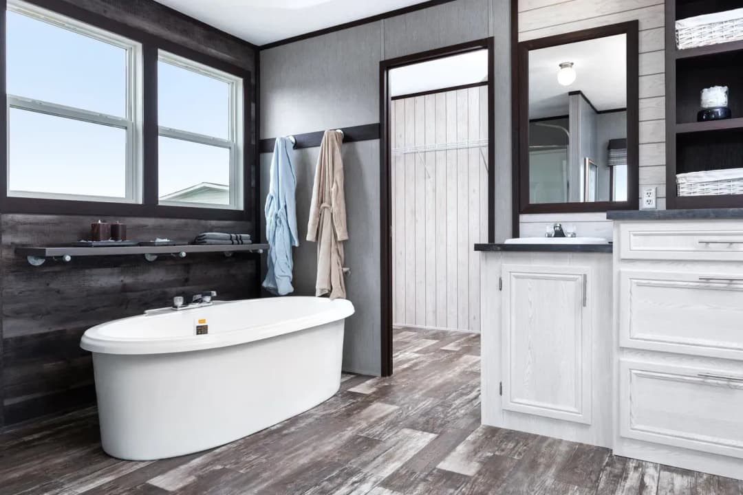 The shoreline bathroom home features