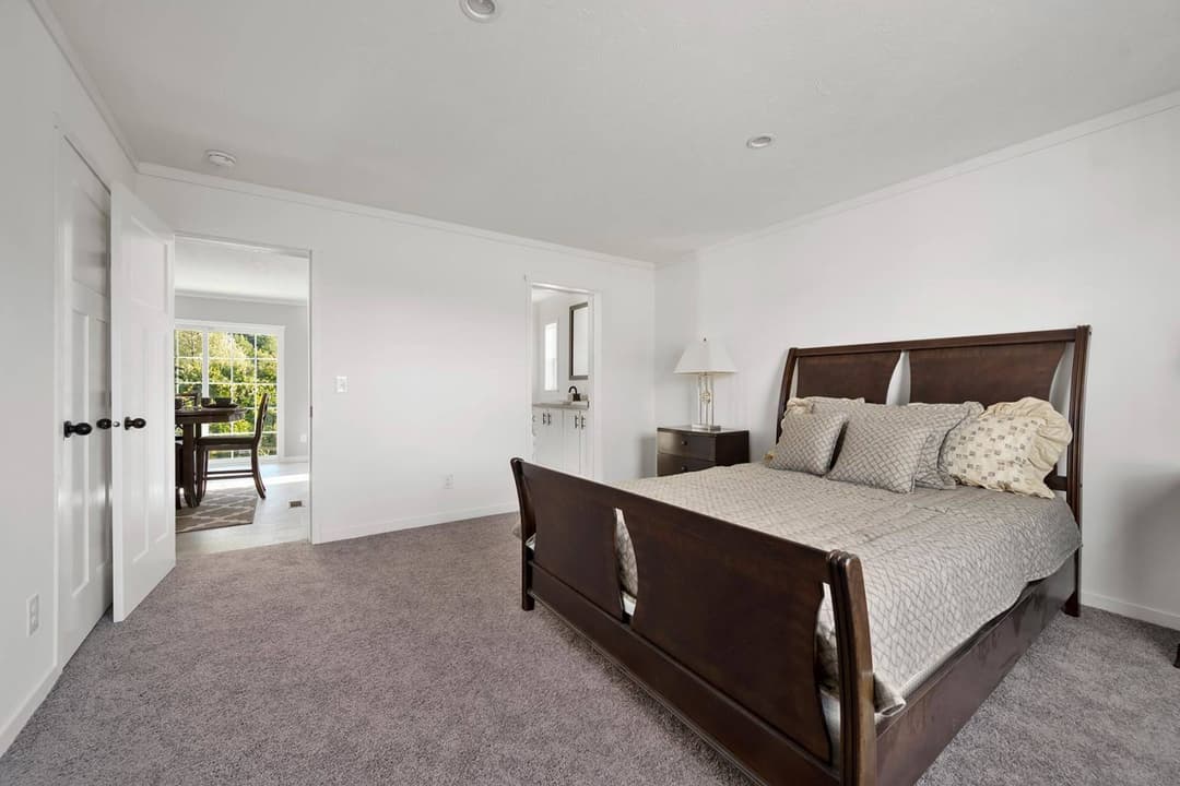 Attain bedroom home features