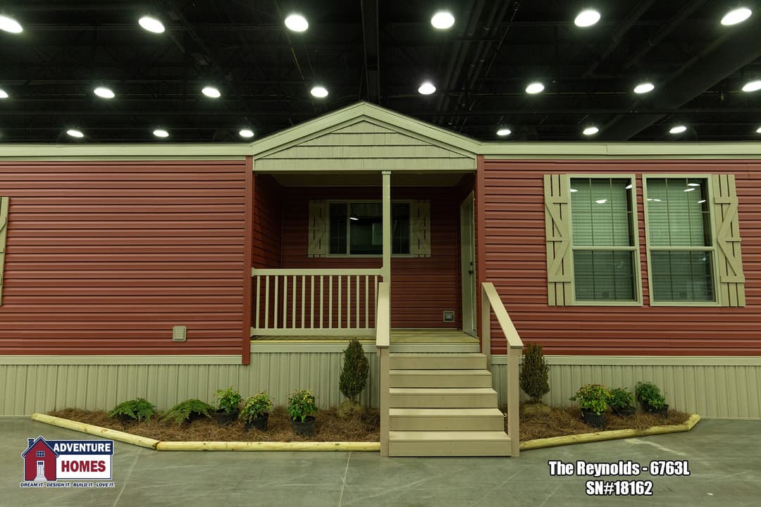 Reynolds | 6763l elevation and exterior home features