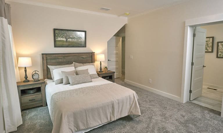 Wellsworth 42553a bedroom home features