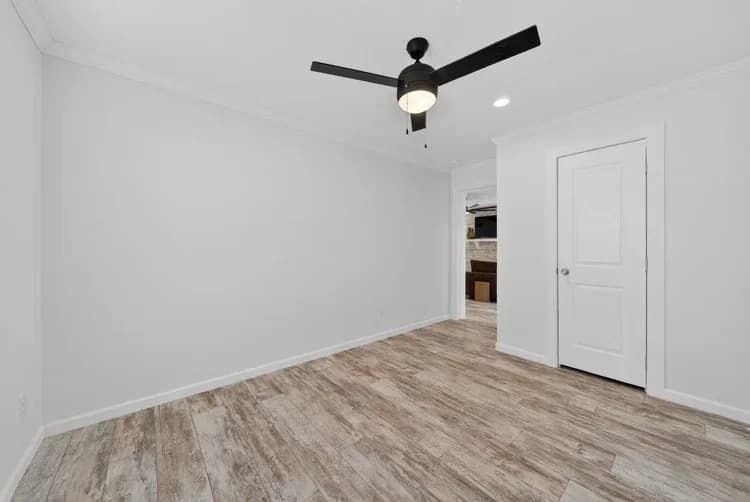 Rory bedroom home features