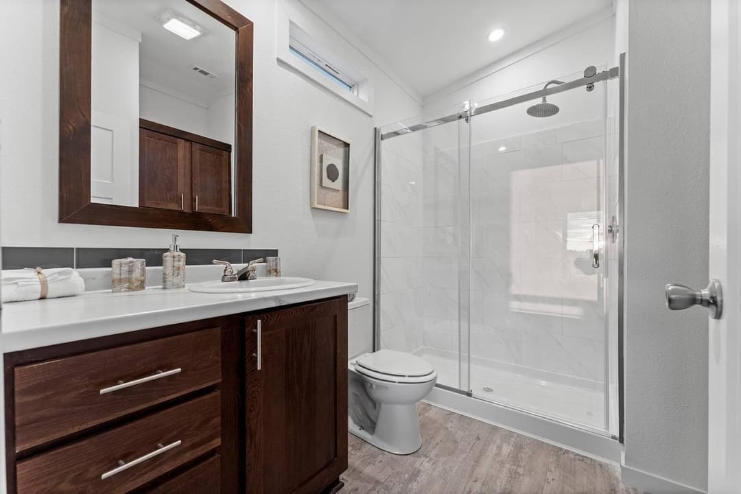 Innovation 1668h bathroom home features