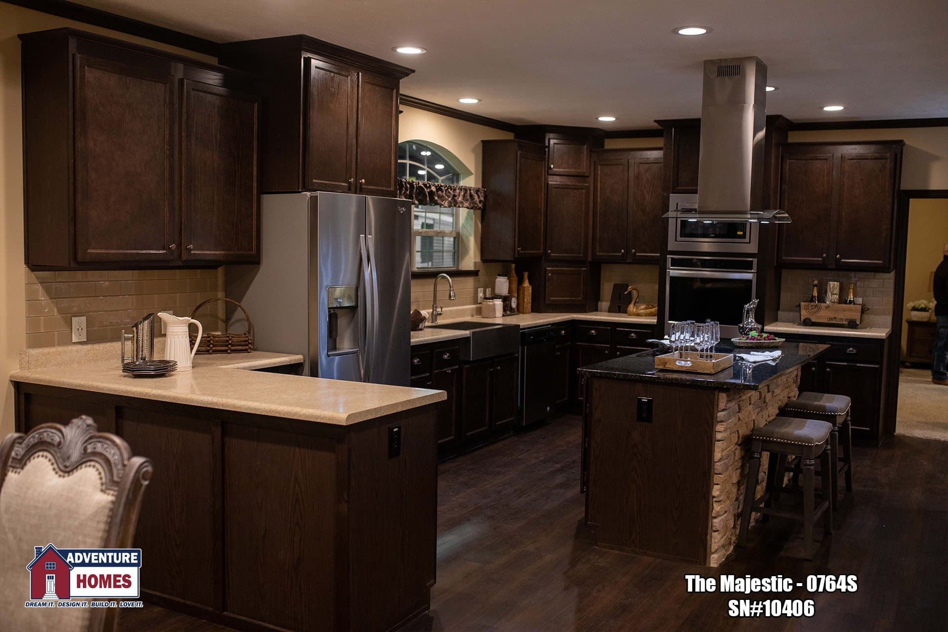 Majestic | 0764s kitchen home features