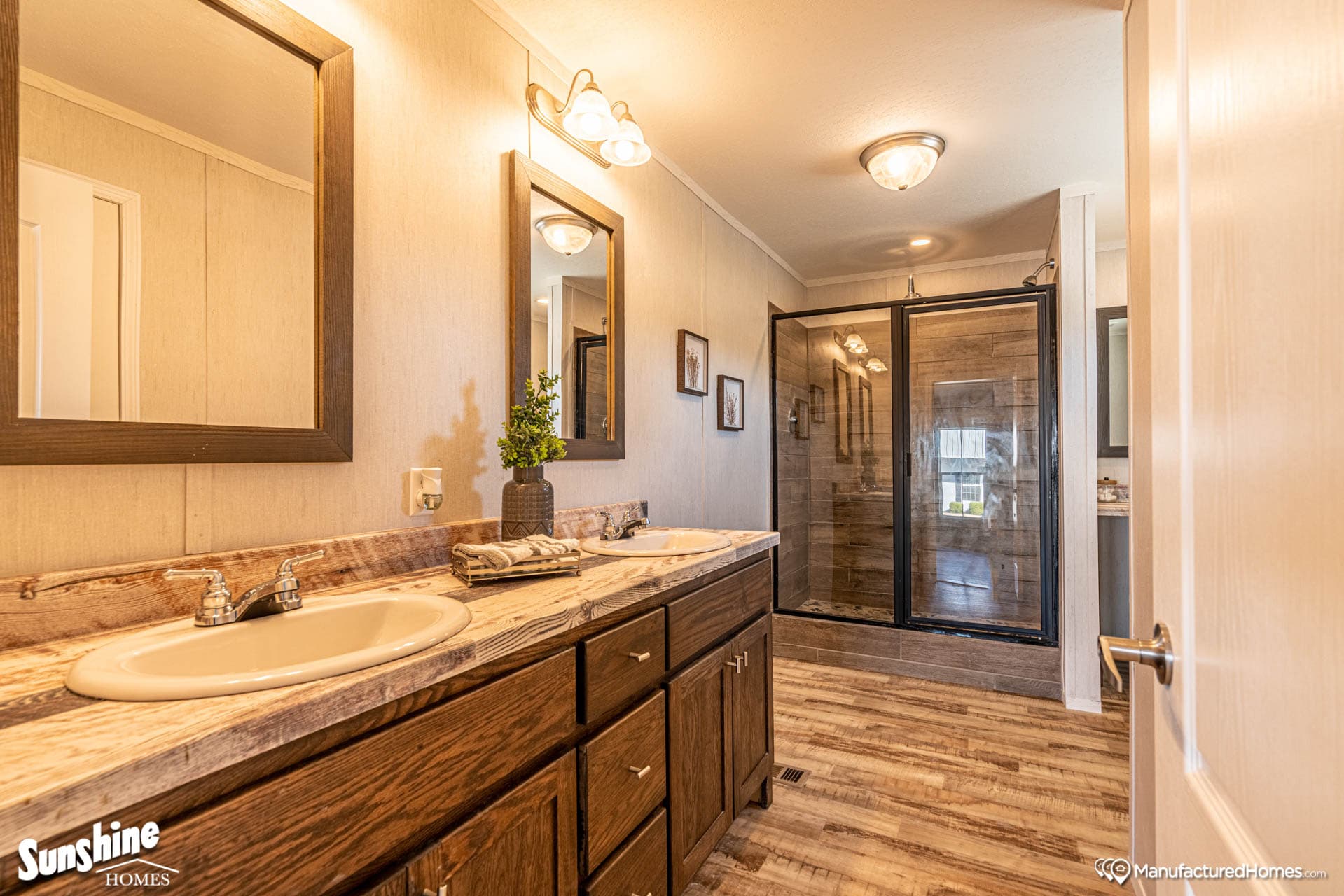 Arc3260-9000 bathroom home features