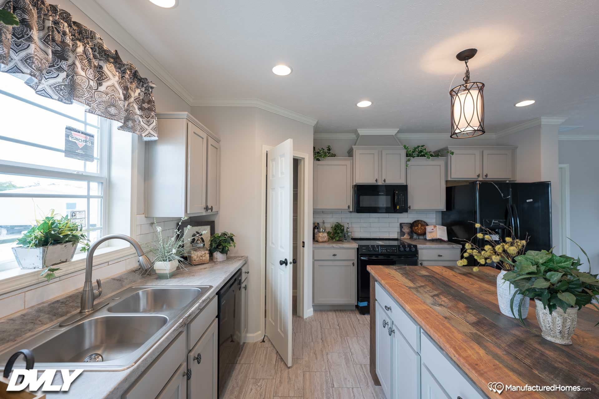 Novus kitchen home features