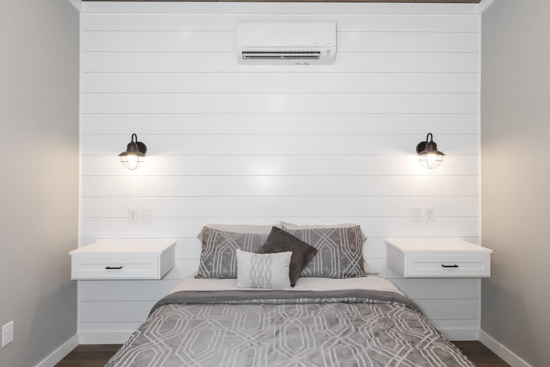 Blue springs bedroom home features
