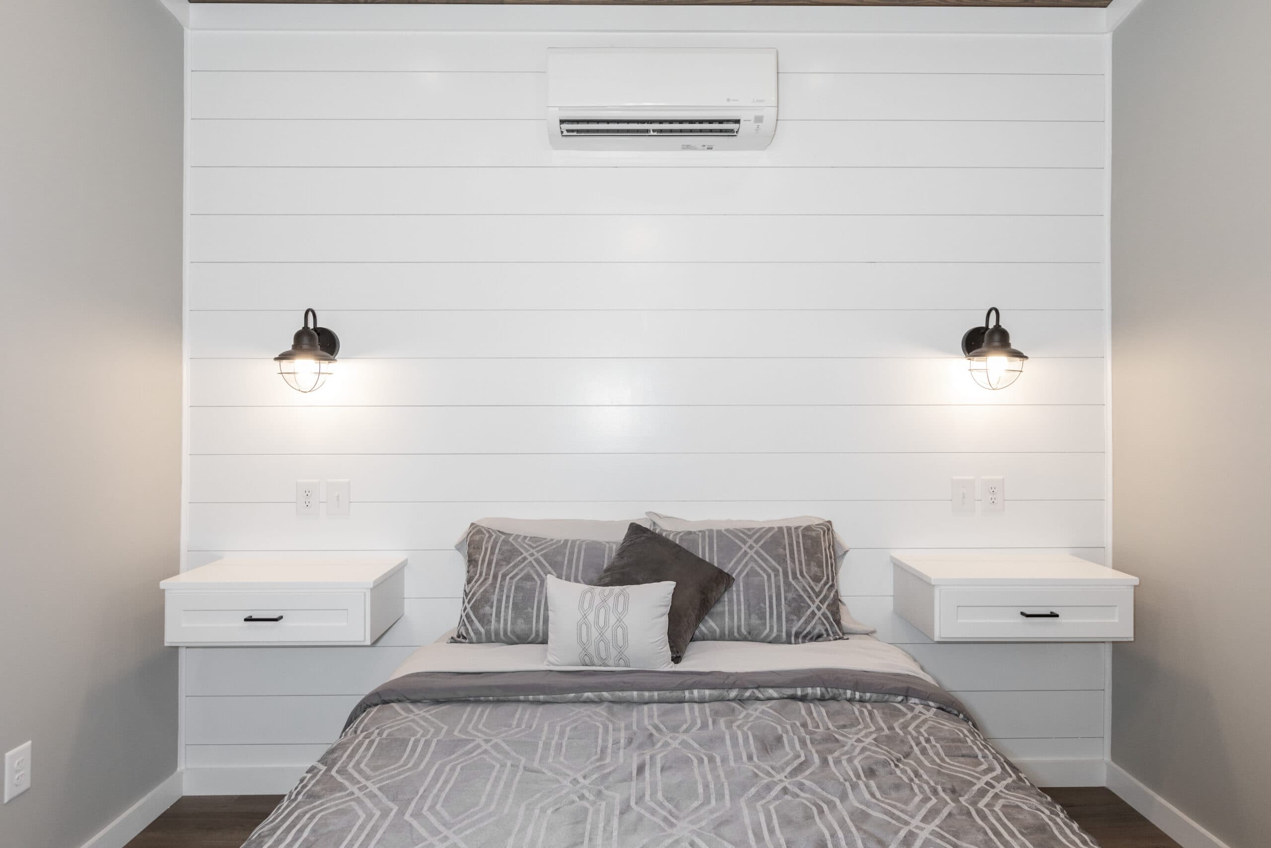 Blue springs bedroom home features