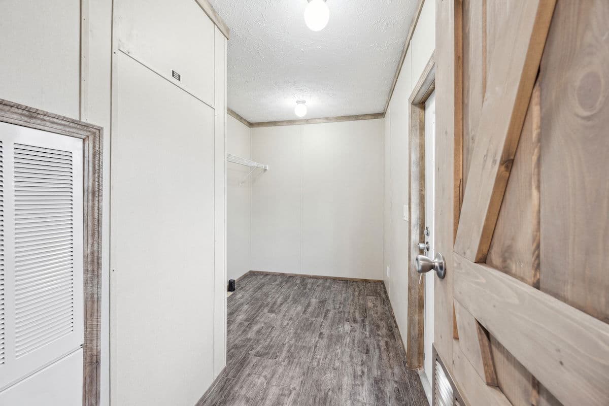 Md-26-32 interior home features