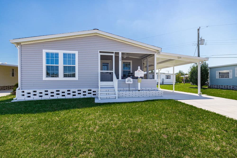 Mack exterior home features