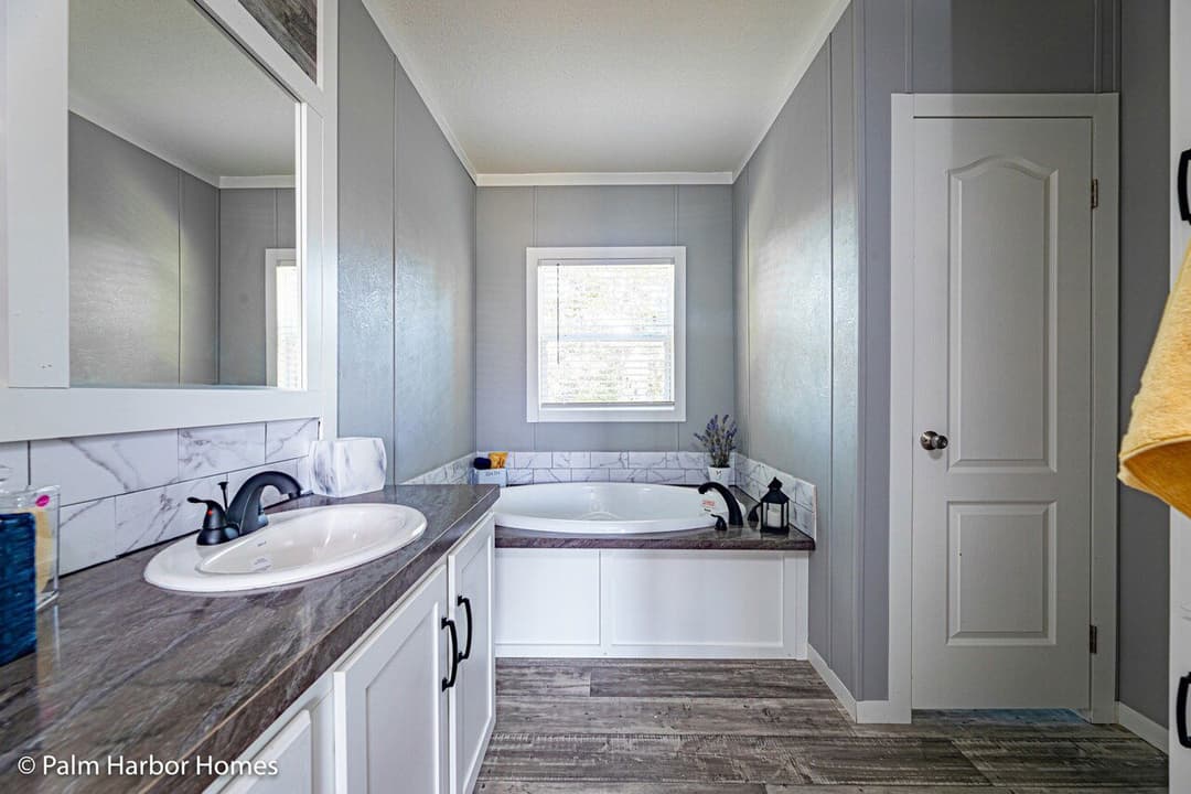 Fantasy island 30543f bathroom home features