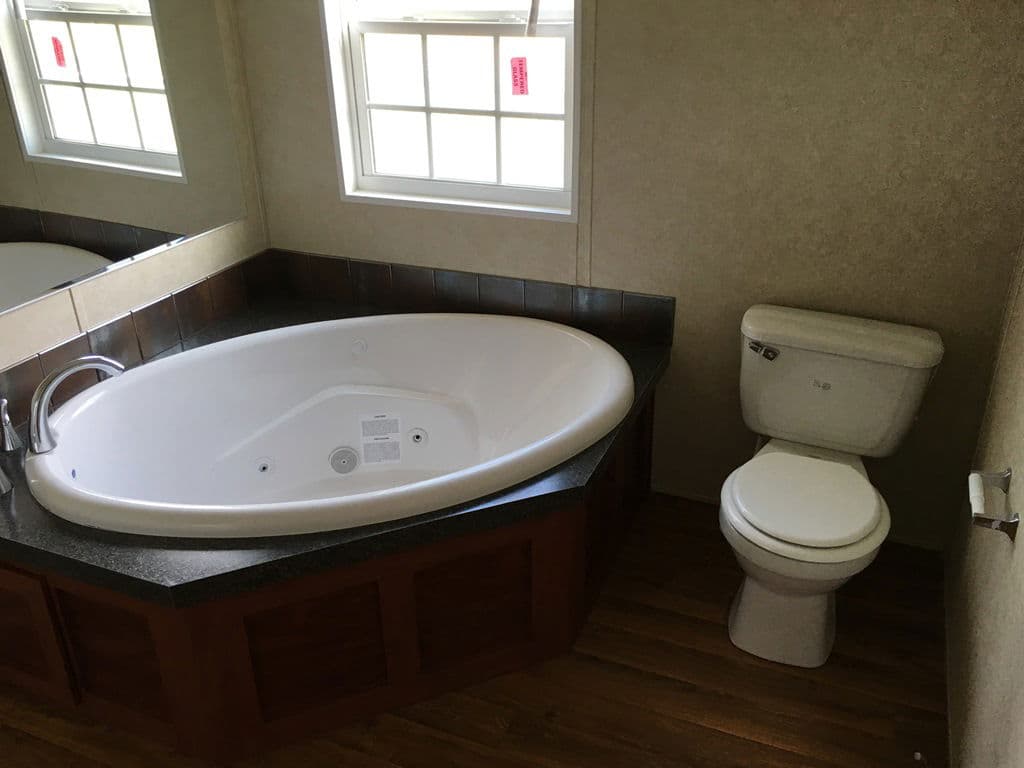 Willie bathroom home features