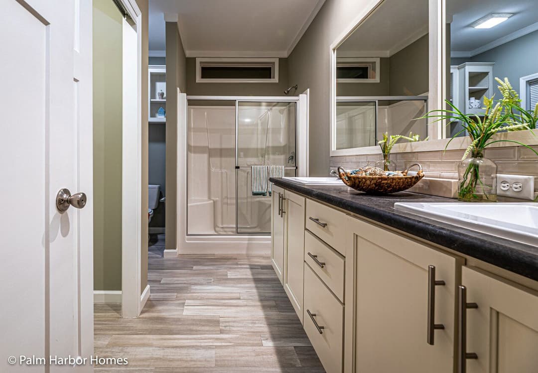 Summer breeze iv 28522d bathroom home features