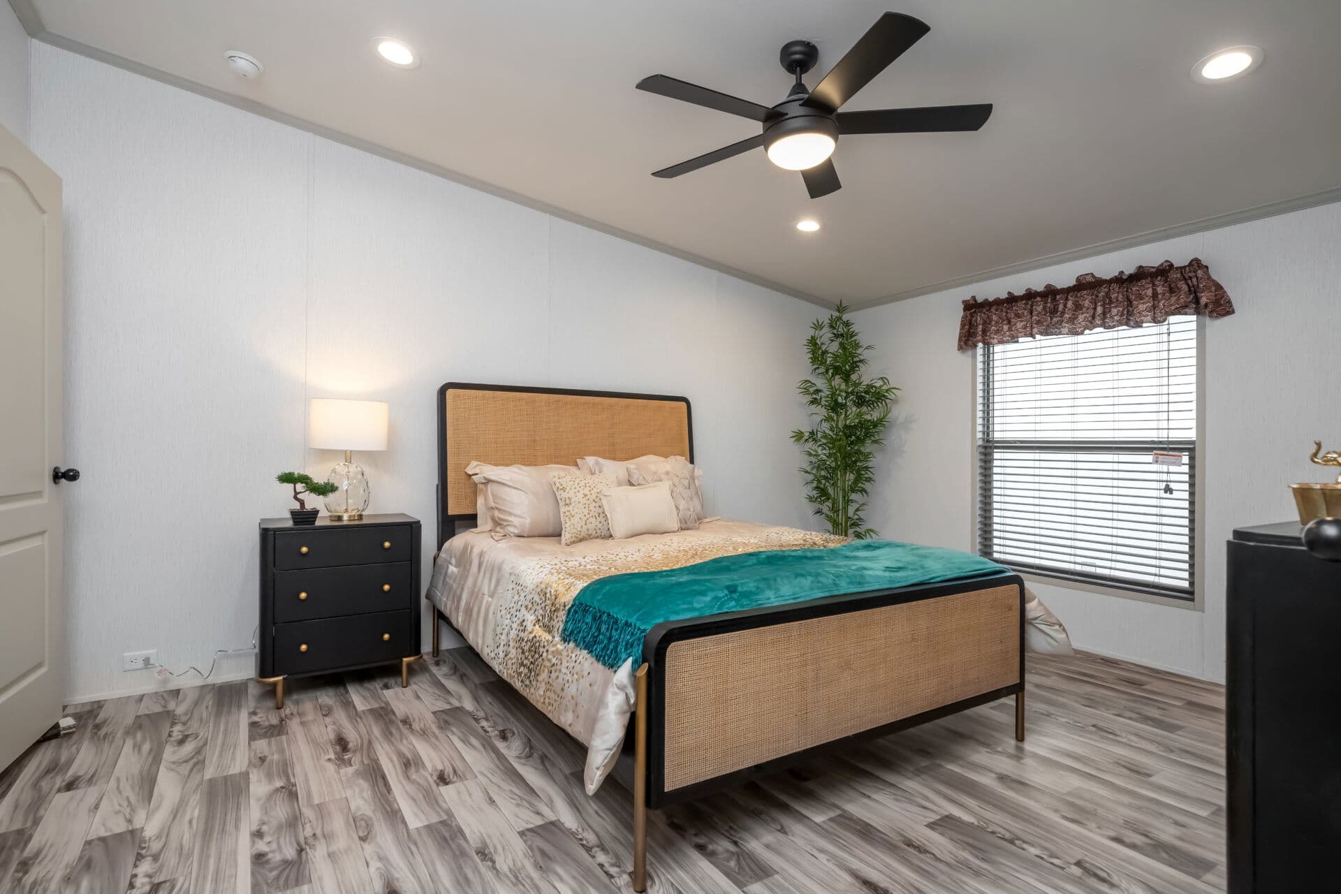 Doublewide h-32×56-42a bedroom home features