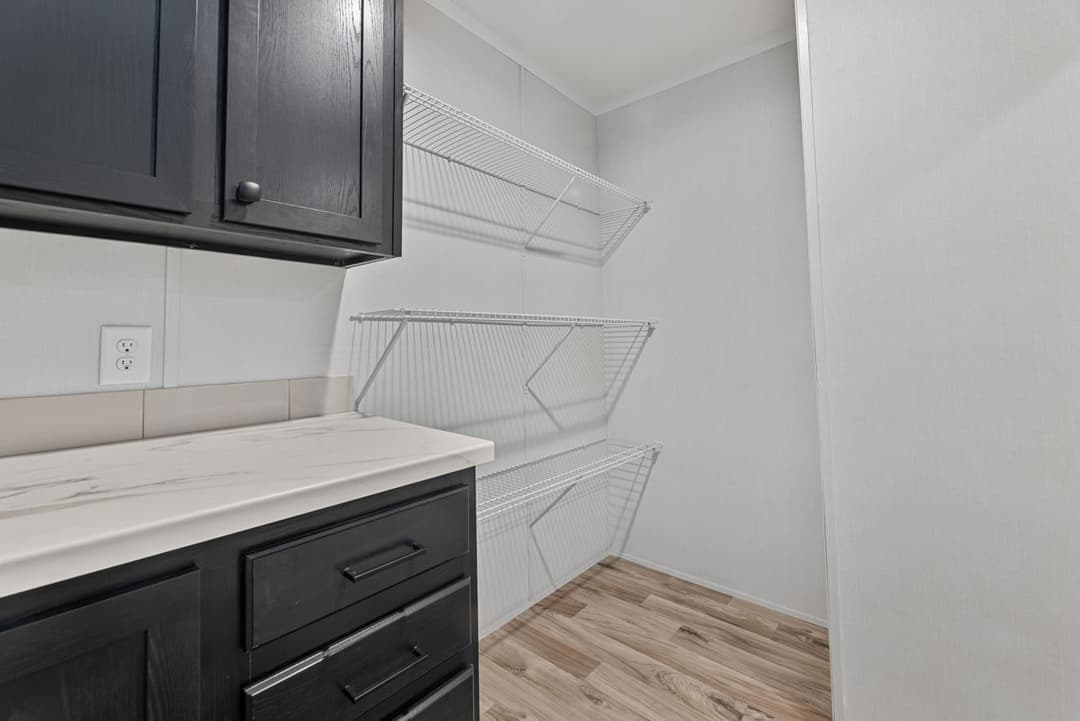 Vivid 28603n kitchen home features