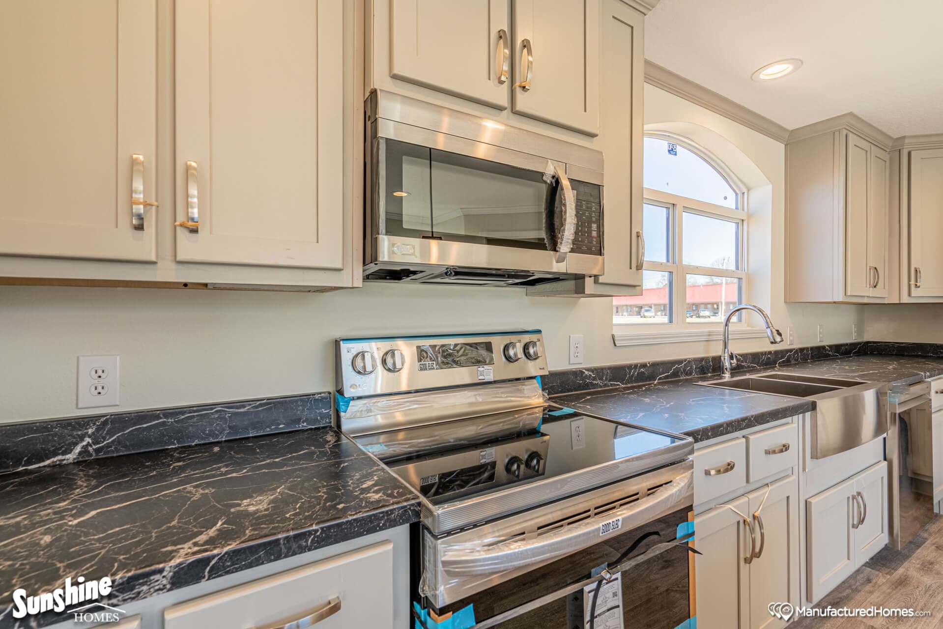 Pri1684-1009 kitchen home features